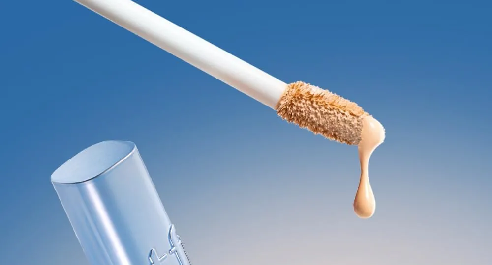 The applicator tip of the TFIT Idol Cover Concealer with a drop of concealer